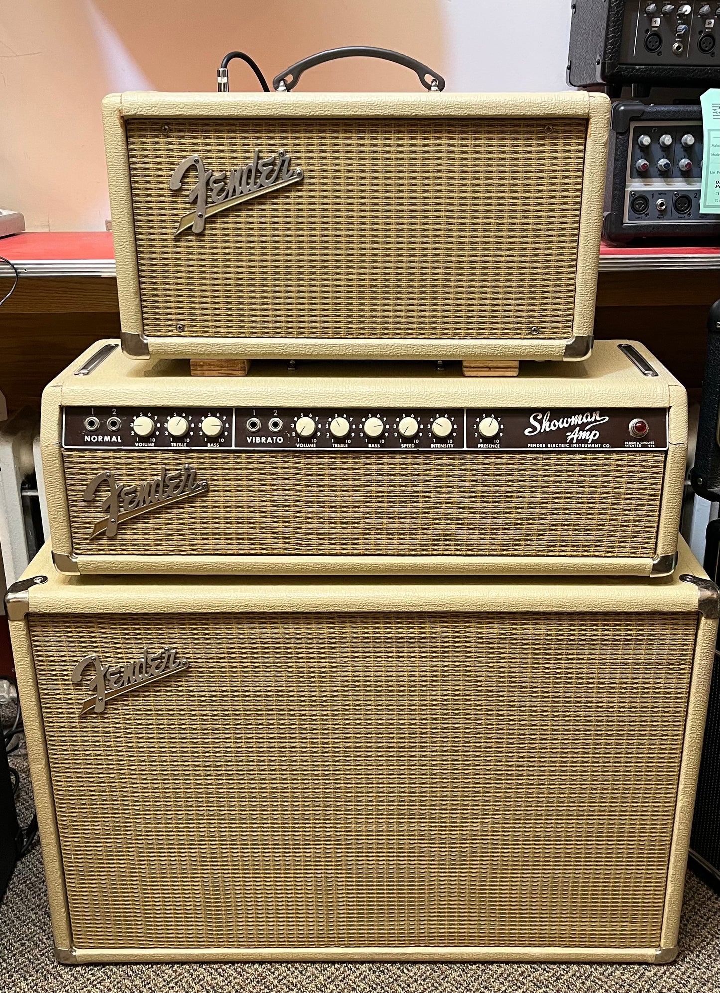 1964 FENDER SHOWMAN AMP