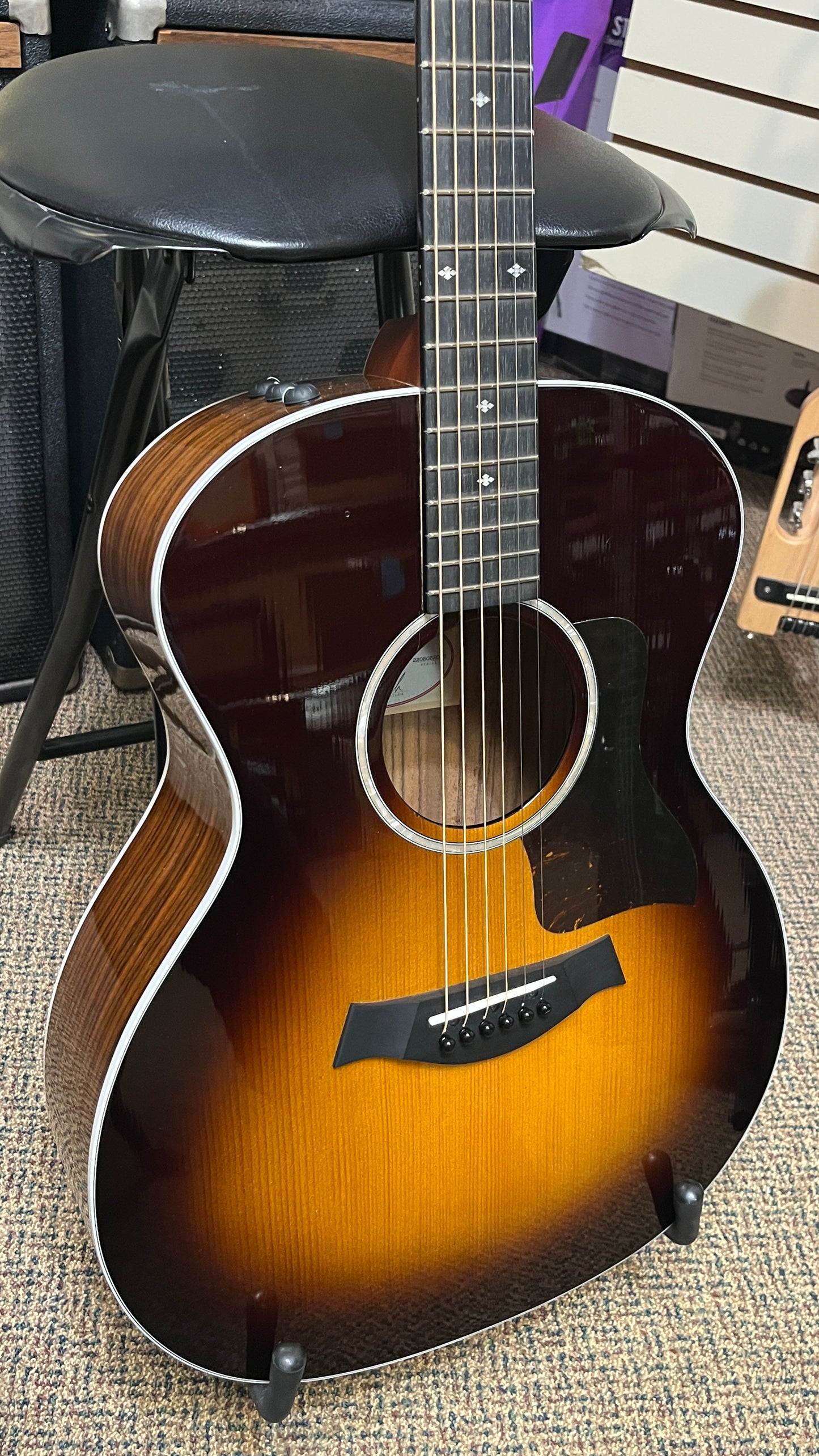 Taylor 214e-SB DLX