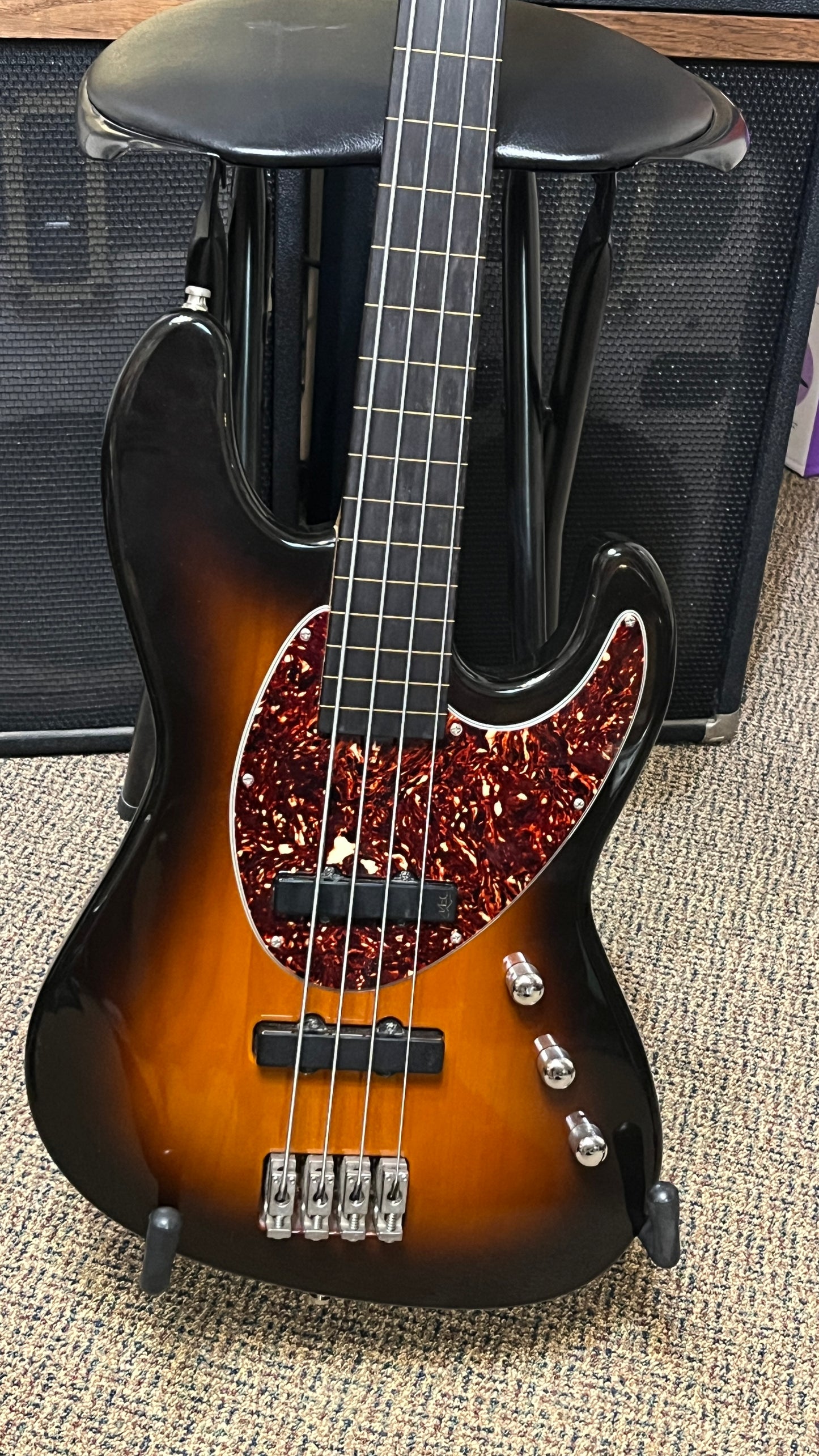 USA Hamer BCRT fretless bass