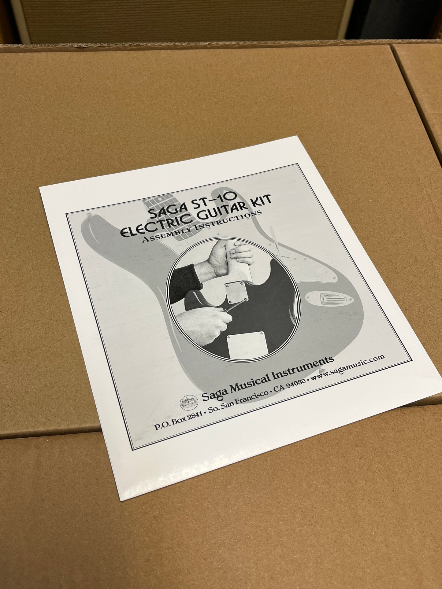 Saga electric guitar kit