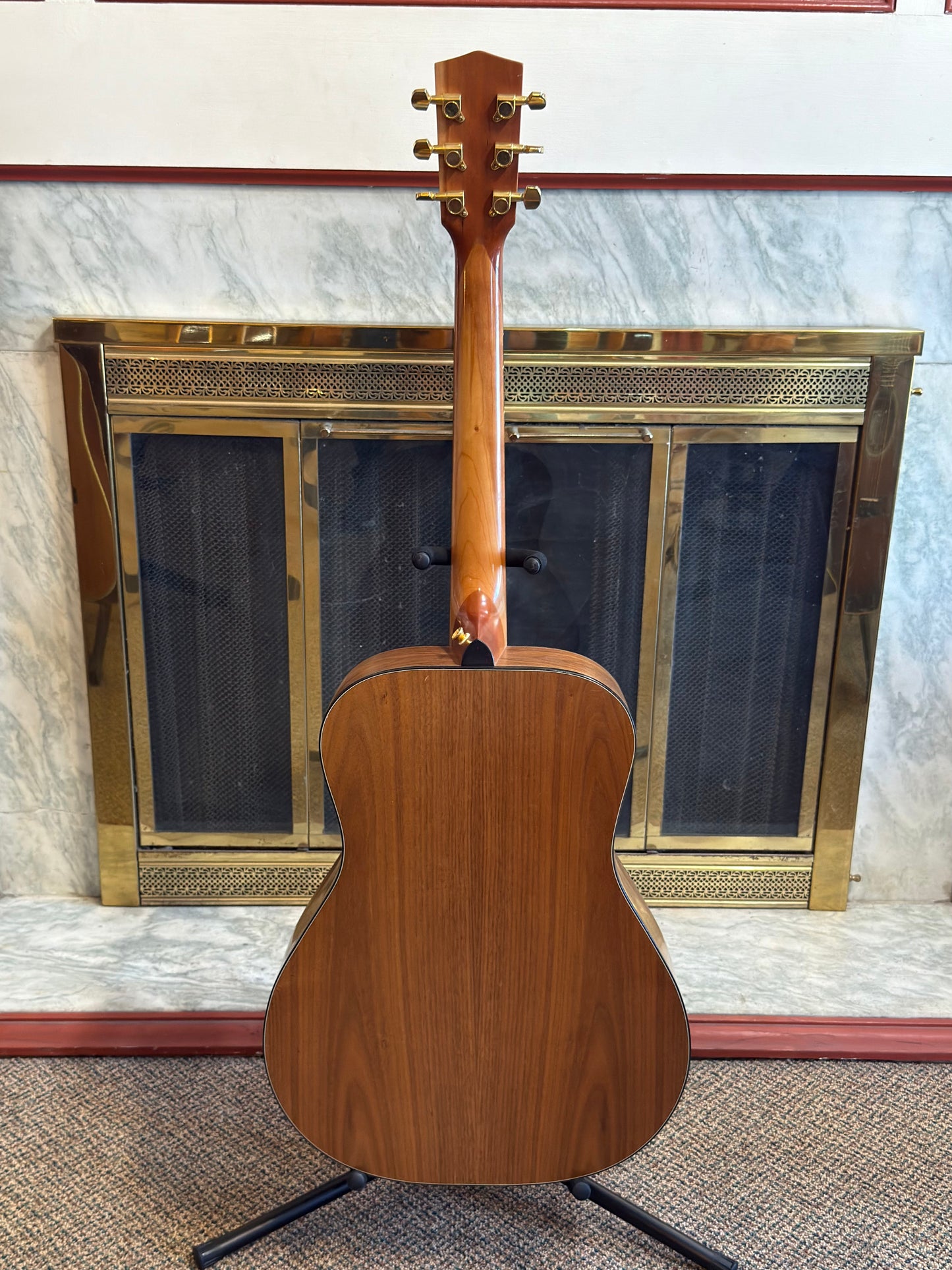 AMERICAN ACOUSTECH STUDIO - WALNUT